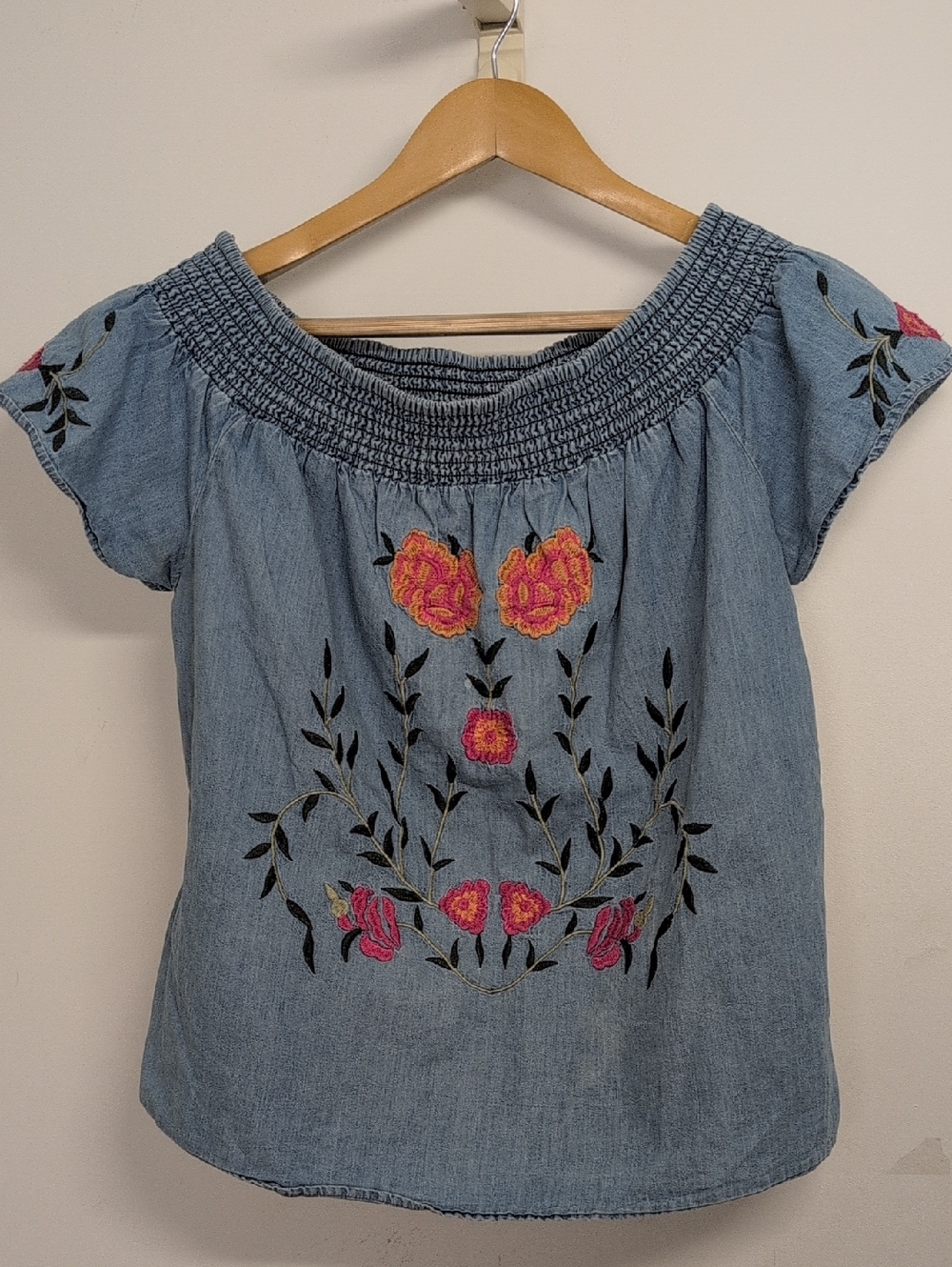 Boho Embroidered Chambray Peasant Top Size Medium